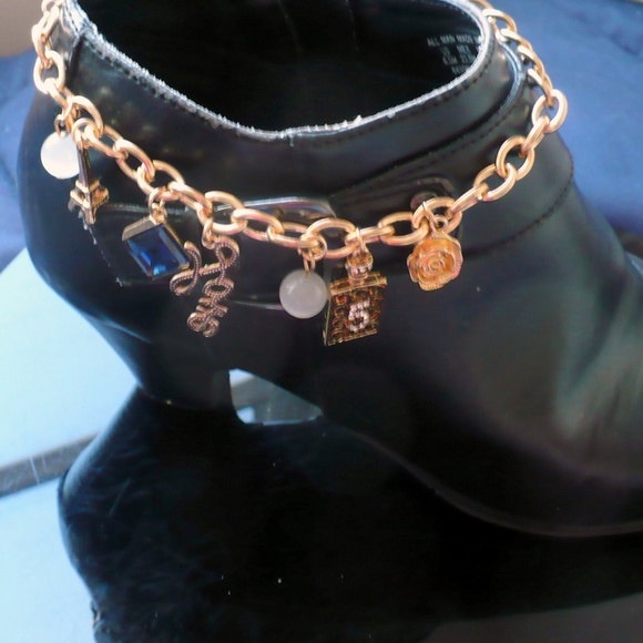 ❤️ Golden Boot & Ankle Charm Bracelet - Picture 2 of 6